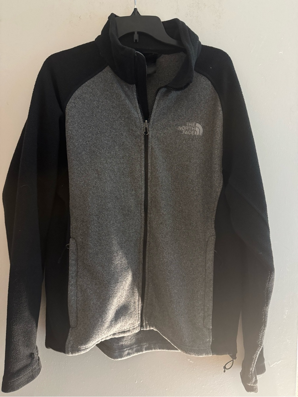 The North Face Men’s Gray & Black Full-Zip Fleece Jacket Size M